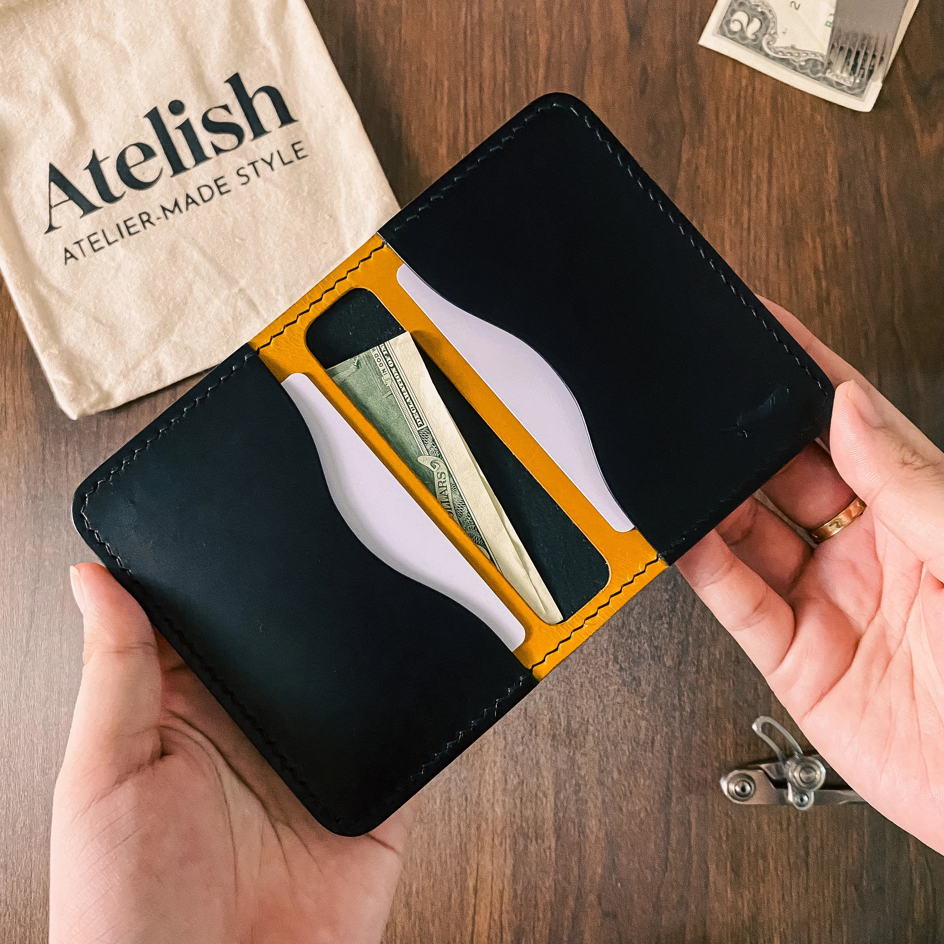 Atelish Buttero Two-Tone Slim Bifold Card Holder