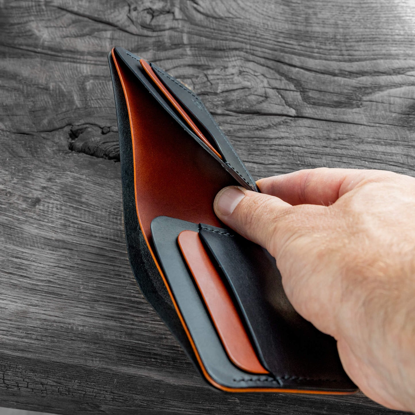Minimalist Leather Bifold Wallet – Rift 2.1