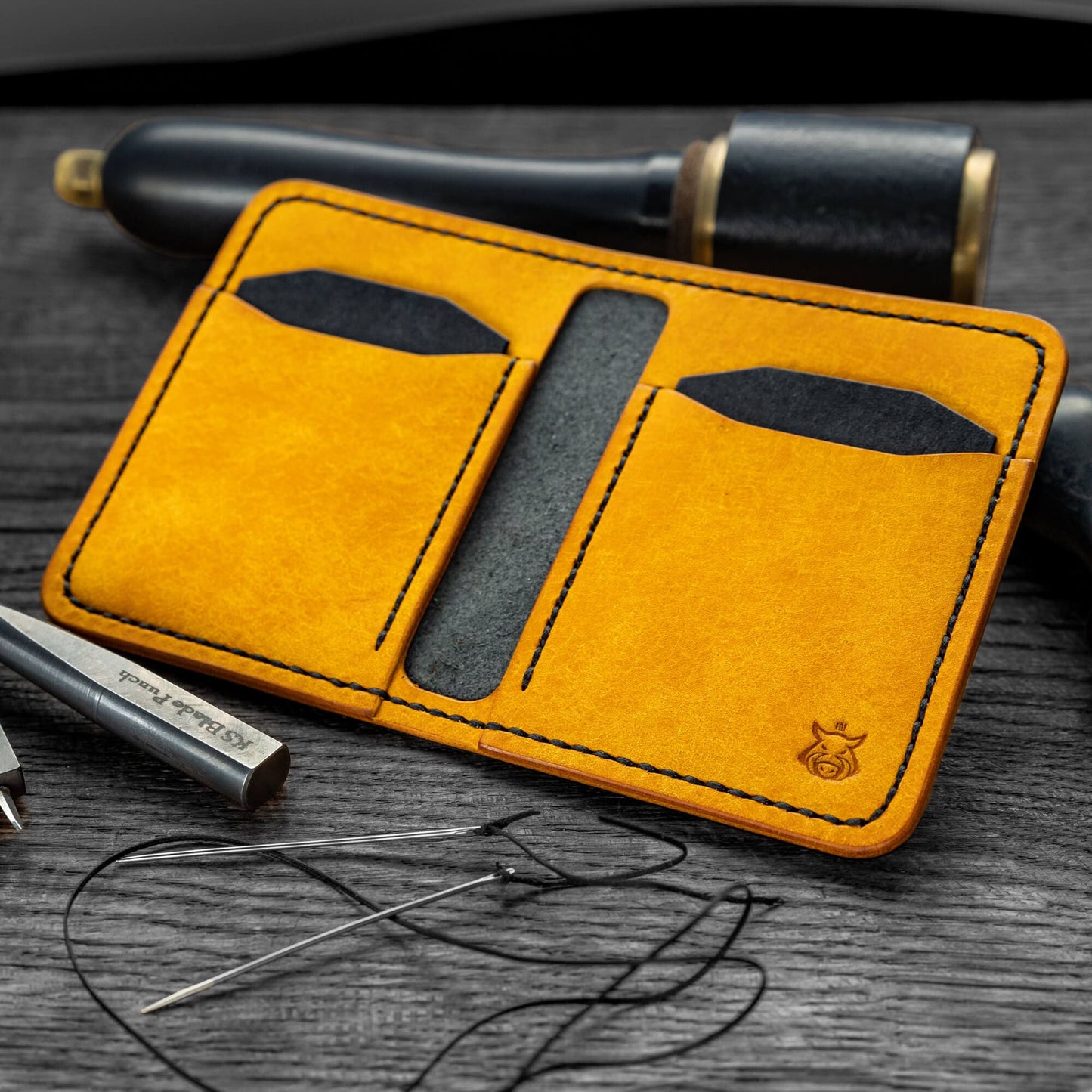 Minimalist Front‑Pocket Card Holder – Handmade Italian Veg‑Tanned Leather