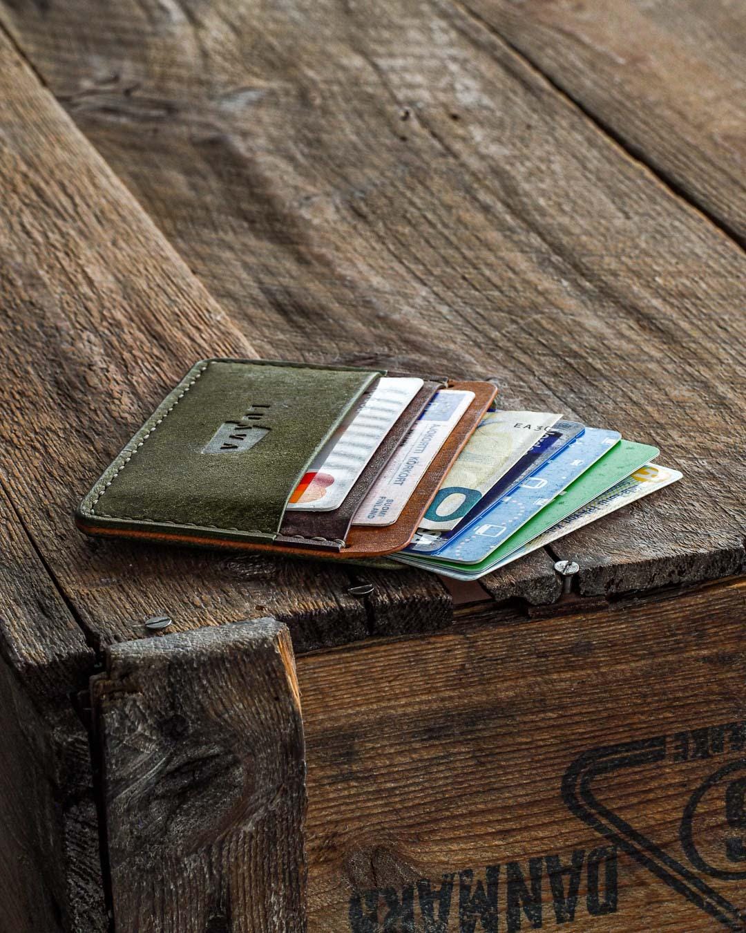 Handmade Minimalist Leather Wallet – Finnish Craft with Full-Grain Italian Leather