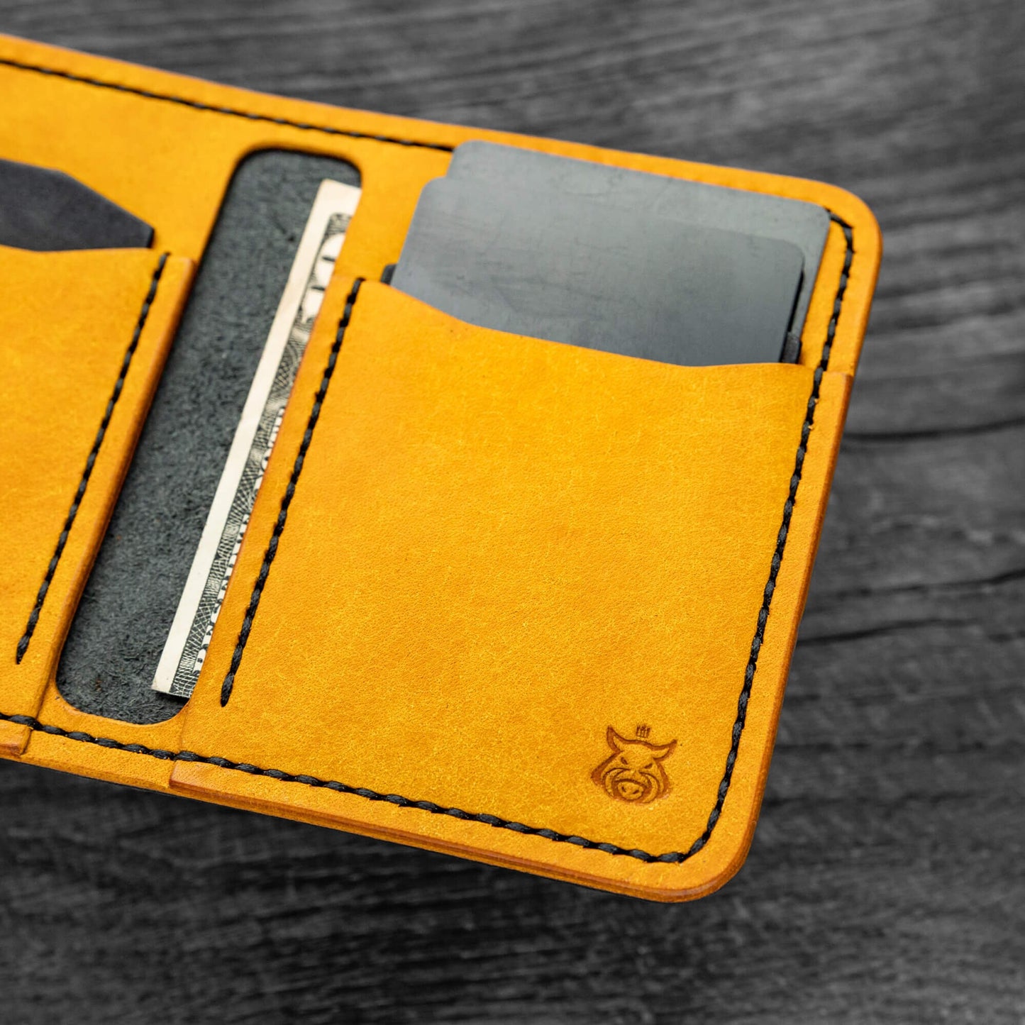 Minimalist Front‑Pocket Card Holder – Handmade Italian Veg‑Tanned Leather