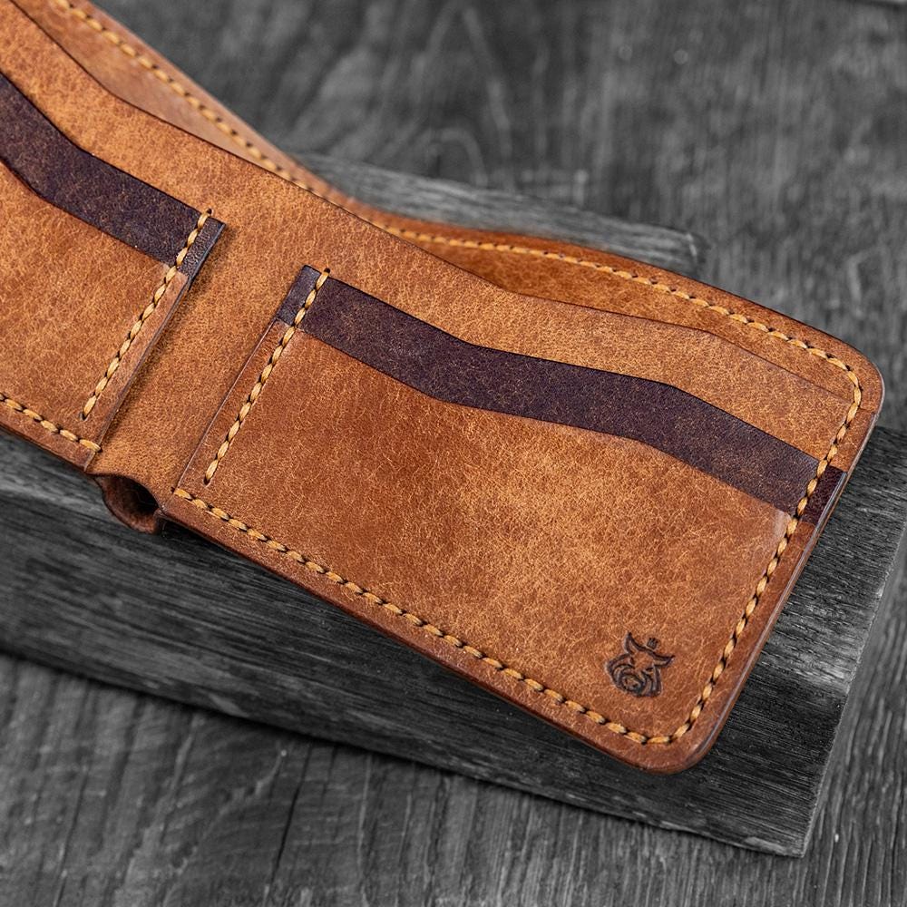 Minimalist Bifold Wallet – Handcrafted Full-Grain Leather