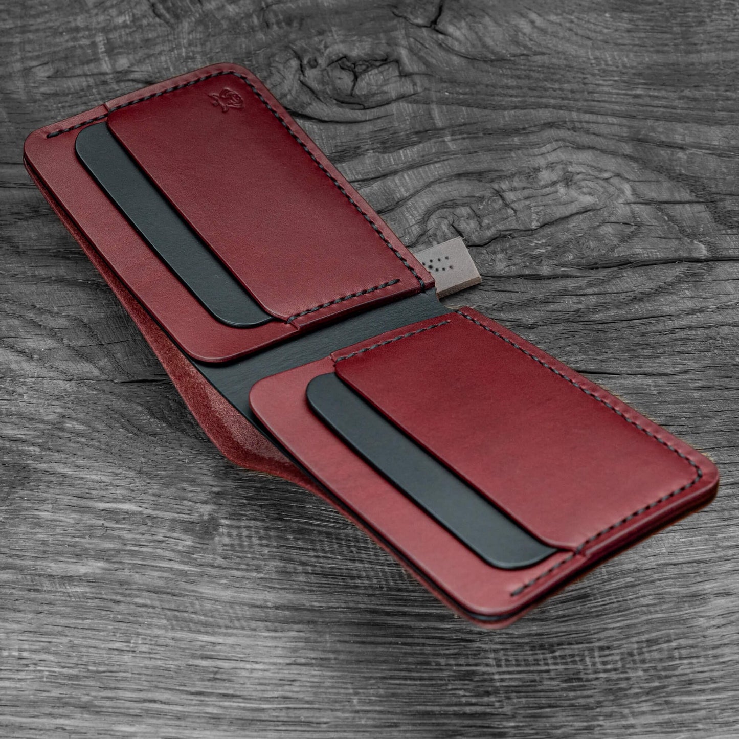 Minimalist Leather Bifold Wallet – Rift 2.1