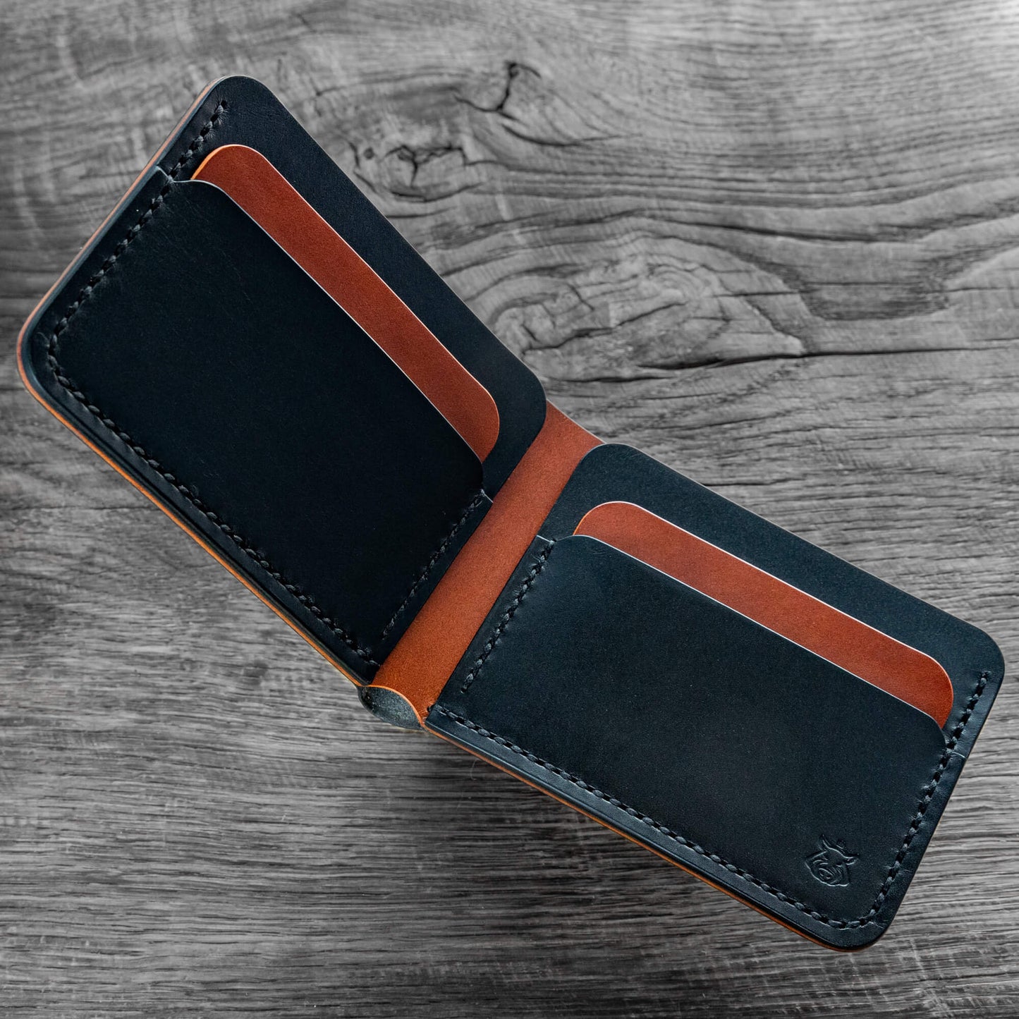 Minimalist Leather Bifold Wallet – Rift 2.1
