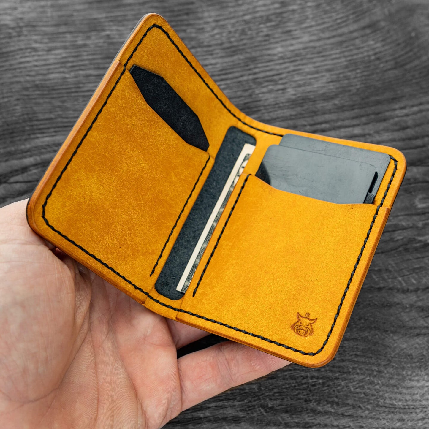 Minimalist Front‑Pocket Card Holder – Handmade Italian Veg‑Tanned Leather
