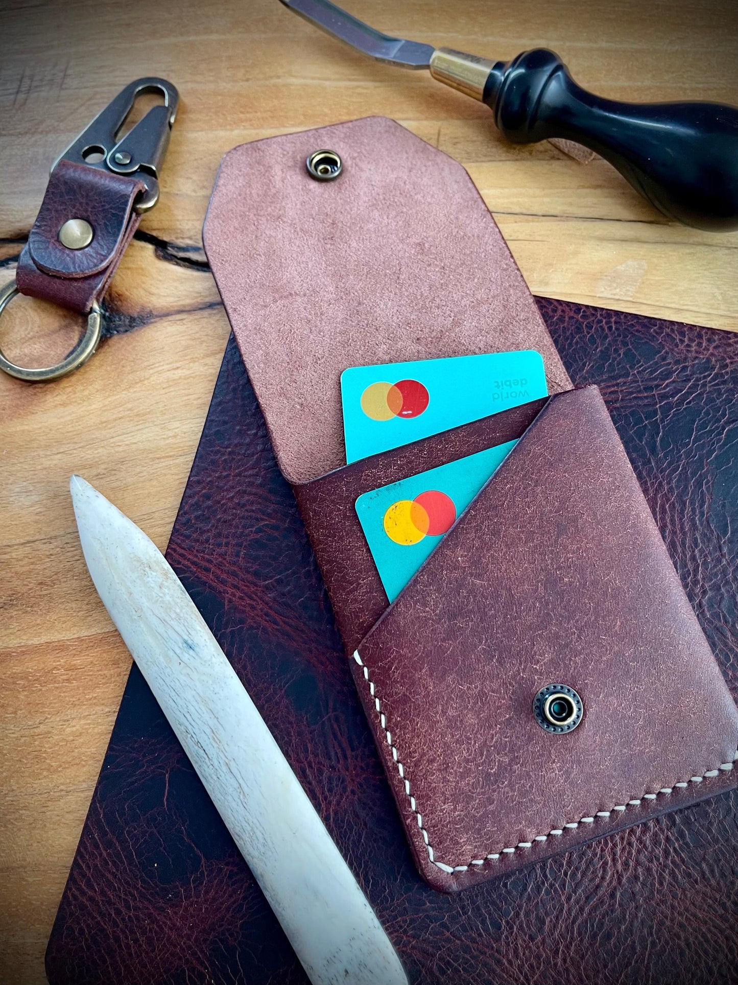 Hemsby Slim Wallet – Artisan-Crafted from Italian Pueblo Leather
