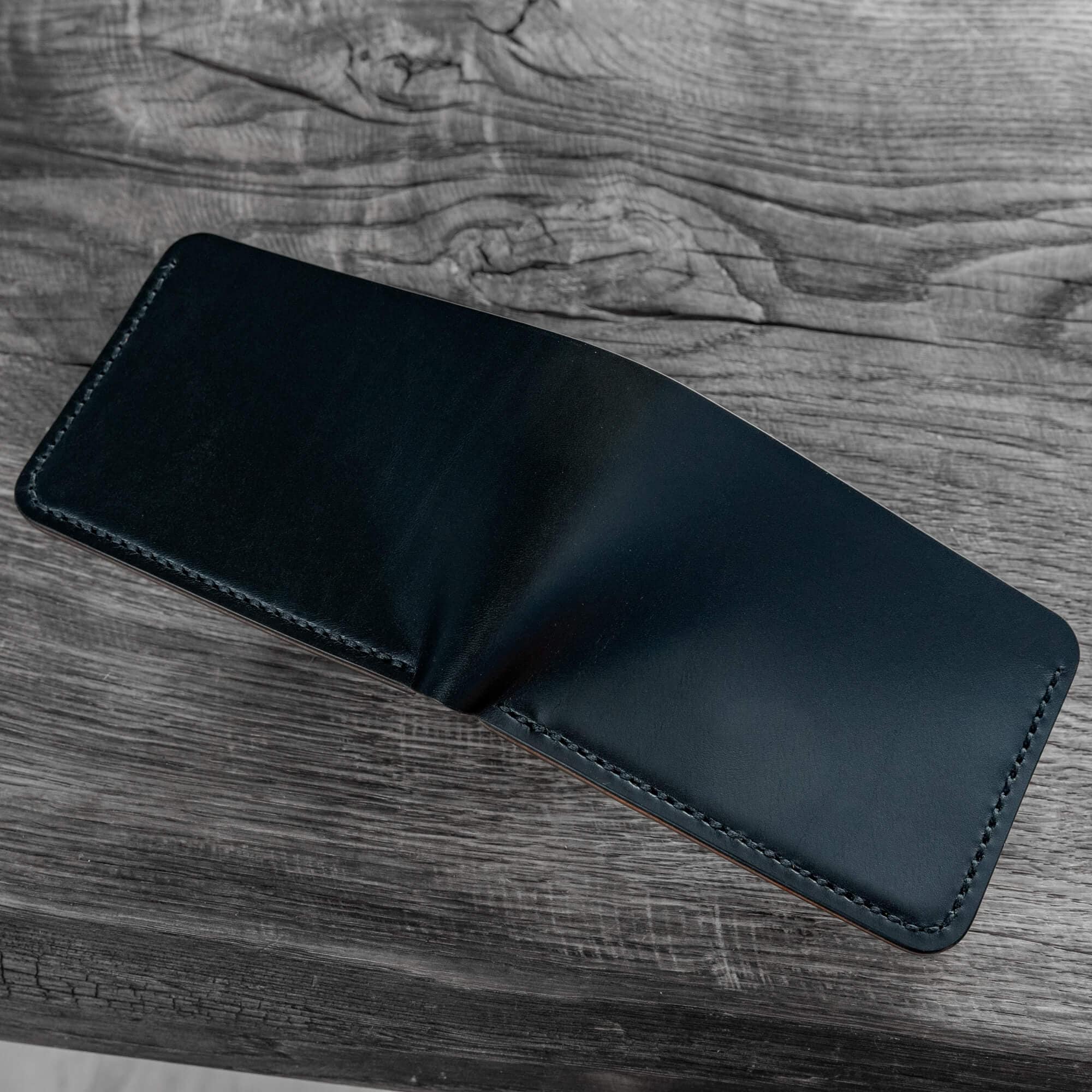 Minimalist Leather Bifold Wallet – Rift 2.1