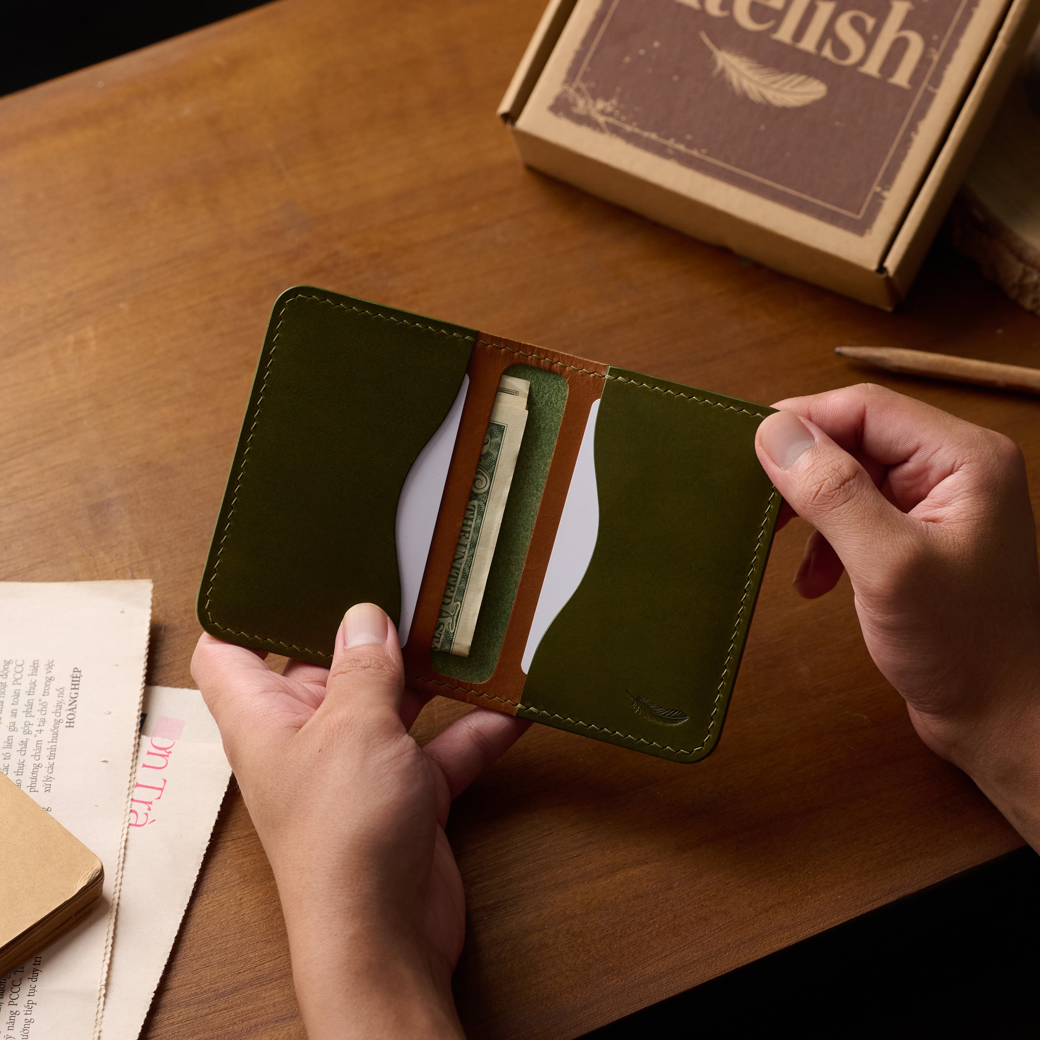 Atelish Buttero Two-Tone Slim Bifold Card Holder