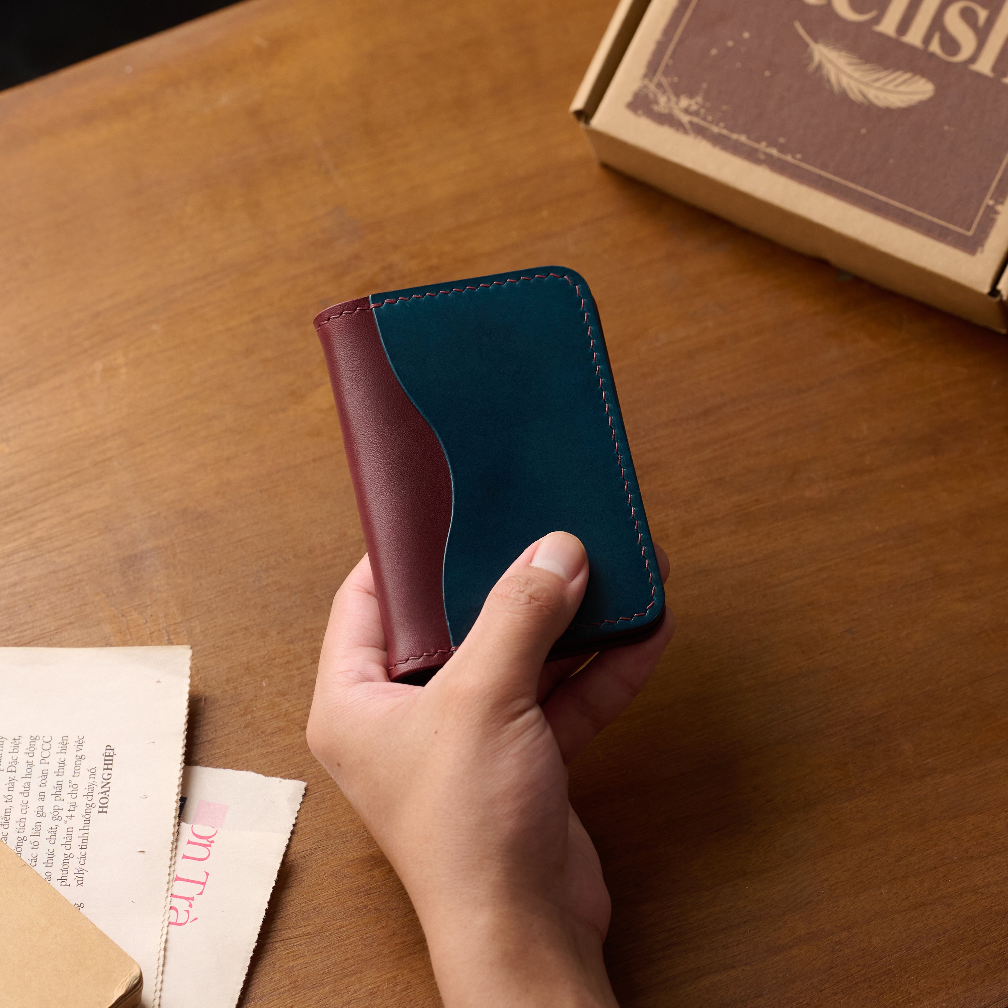 Atelish Buttero Two-Tone Slim Bifold Card Holder