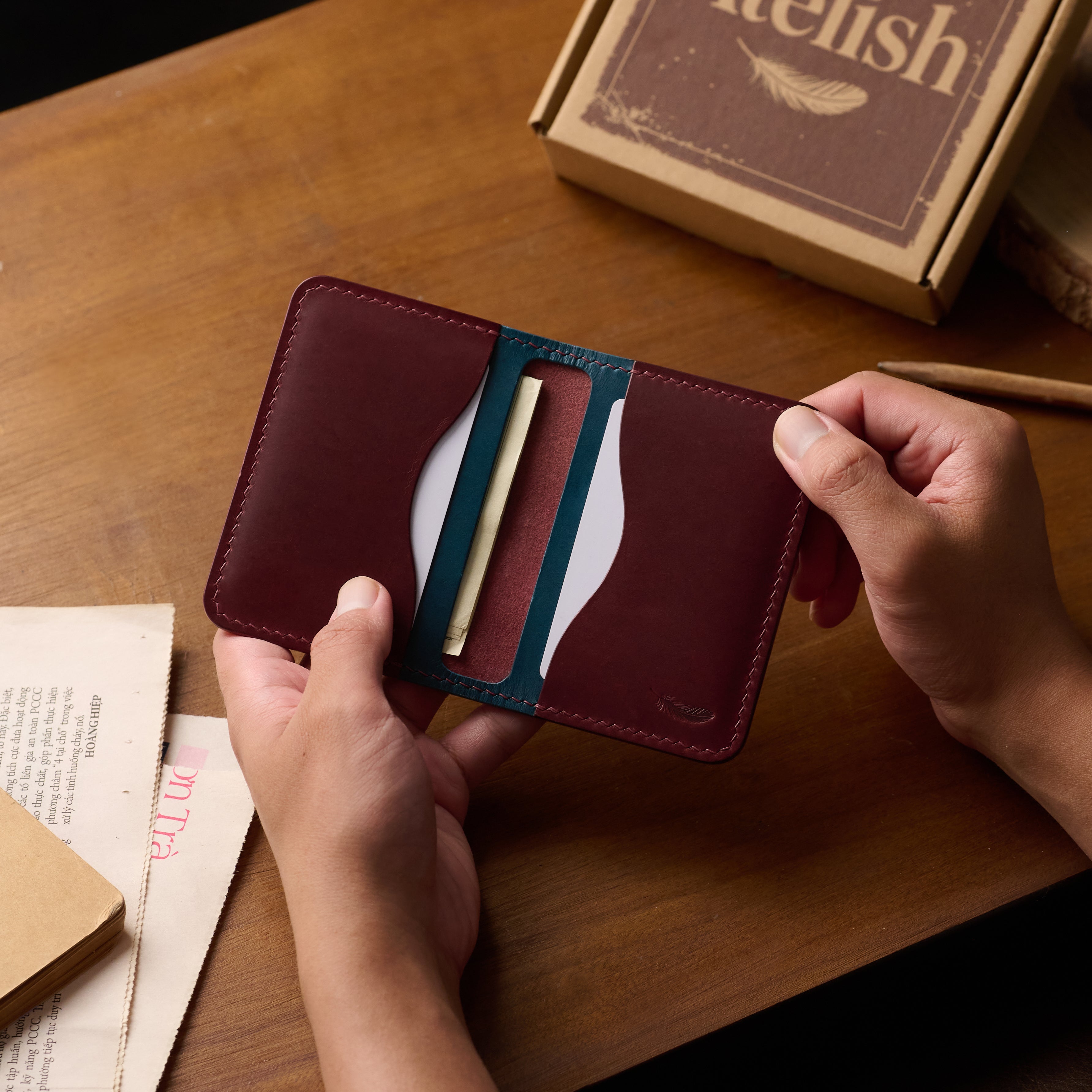 Atelish Buttero Two-Tone Slim Bifold Card Holder
