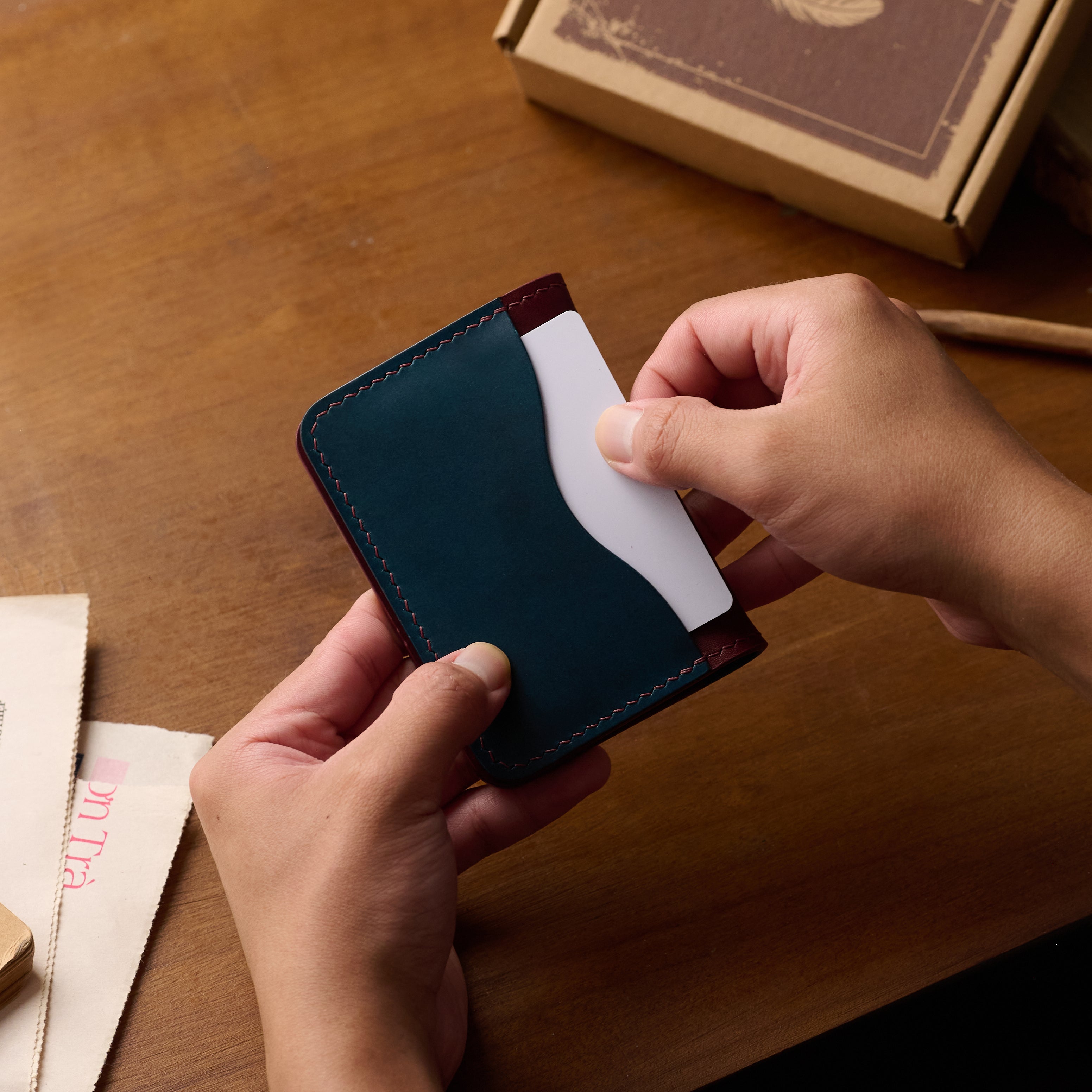 Atelish Buttero Two-Tone Slim Bifold Card Holder