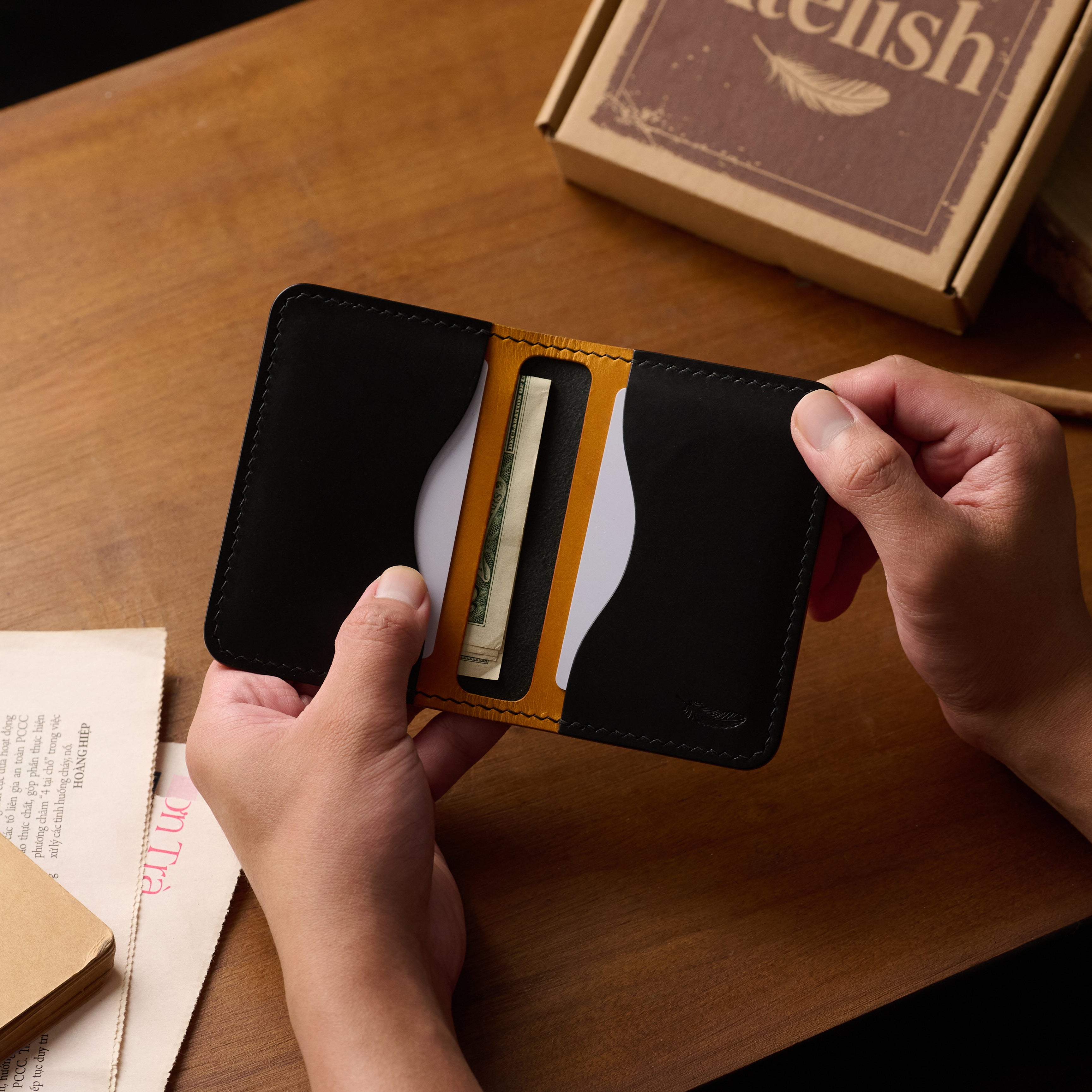 Atelish Buttero Two-Tone Slim Bifold Card Holder