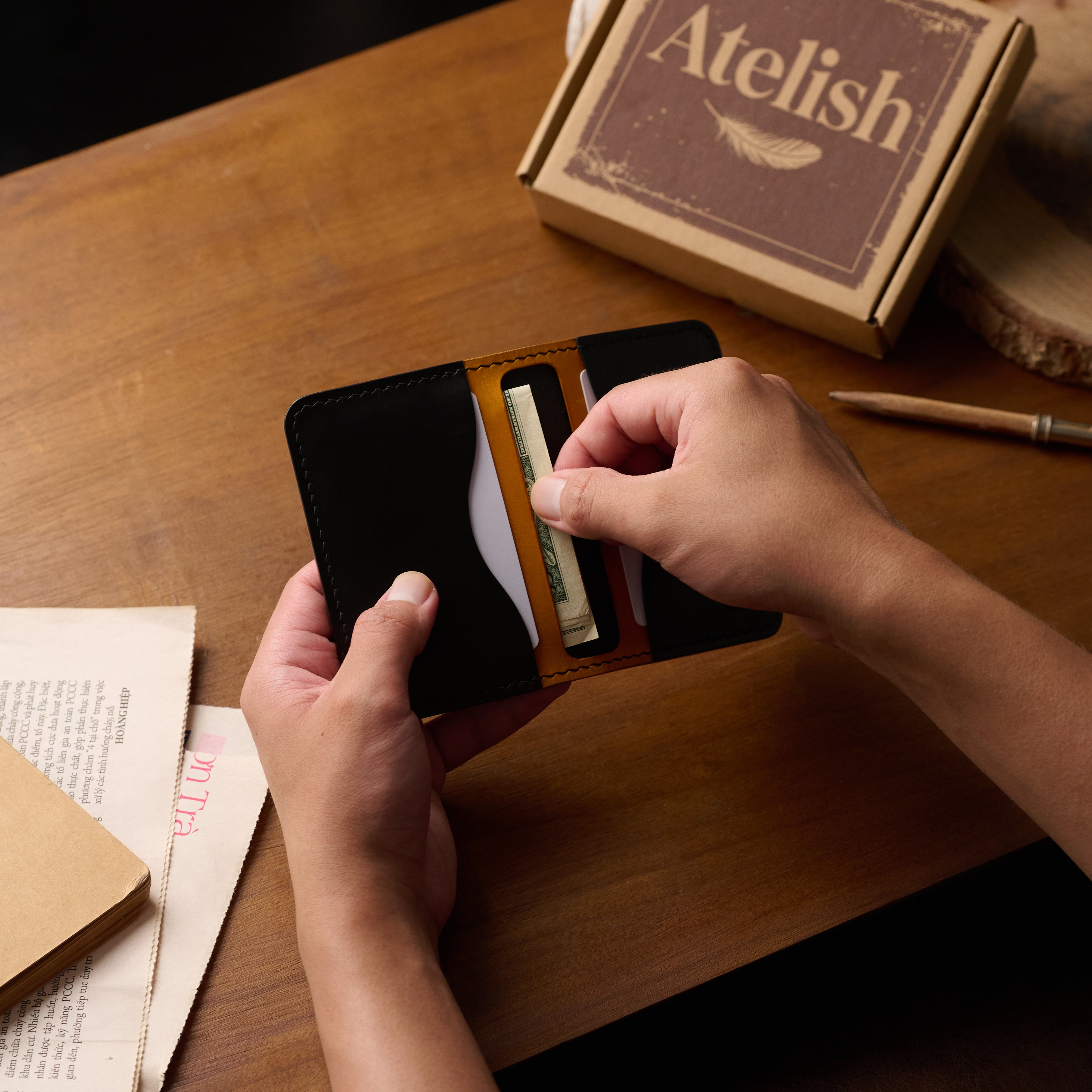 Atelish Buttero Two-Tone Slim Bifold Card Holder