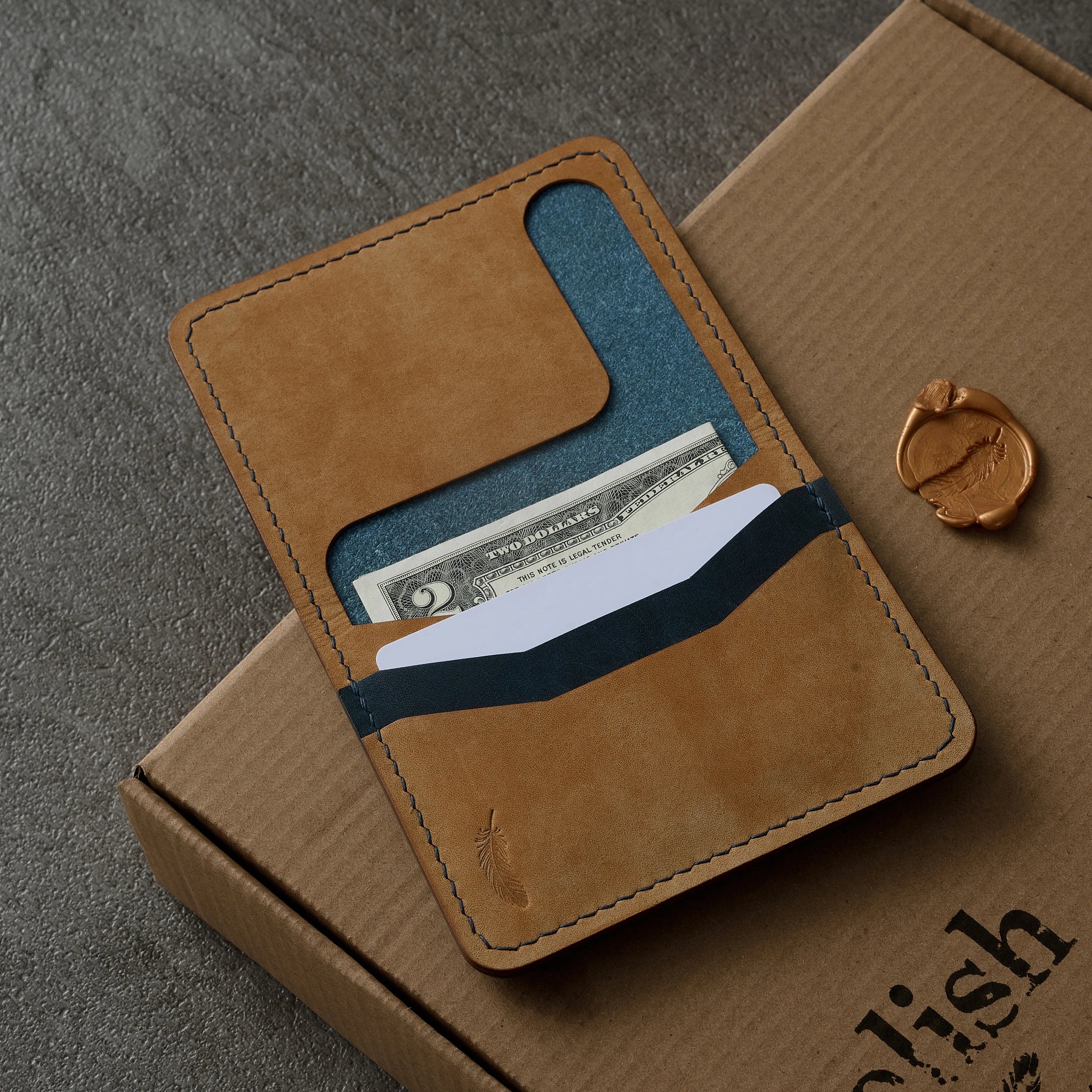 Pueblo Leather Vertical Bifold Card Holder Ver 1