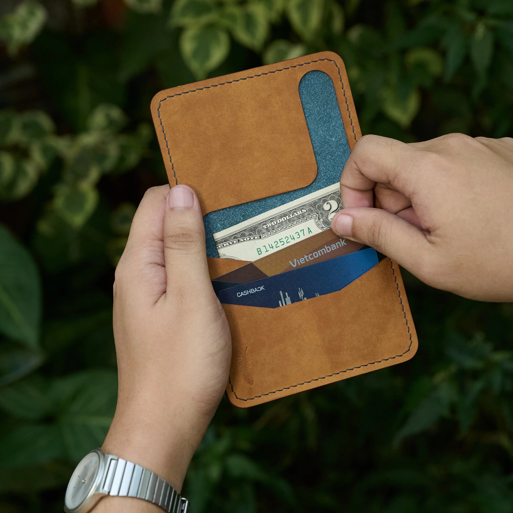 Pueblo Leather Vertical Bifold Card Holder Ver 1