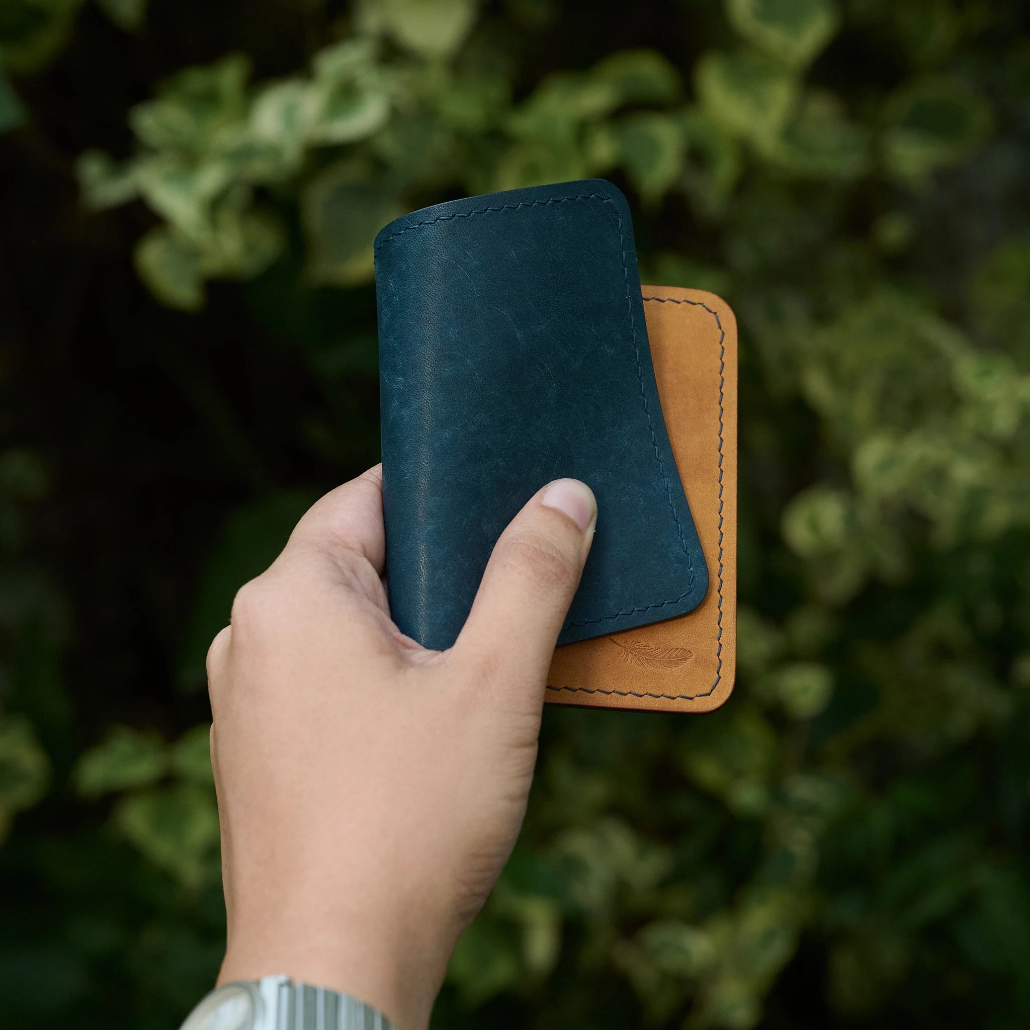 Pueblo Leather Vertical Bifold Card Holder Ver 1