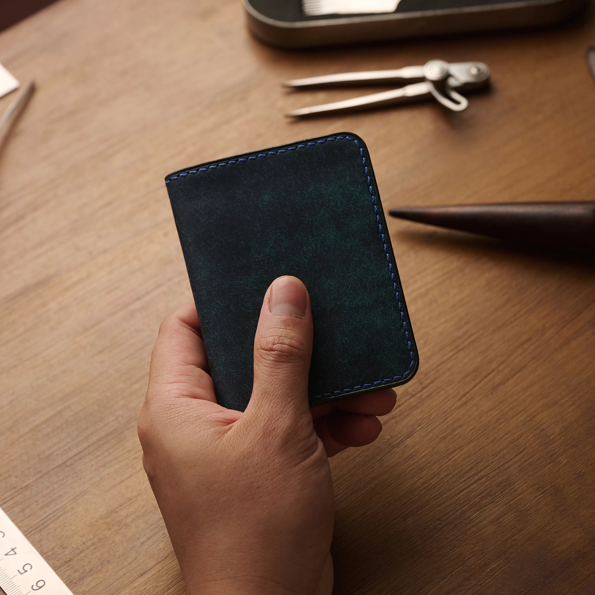 Pueblo Leather Vertical Bifold Card Holder Ver 2