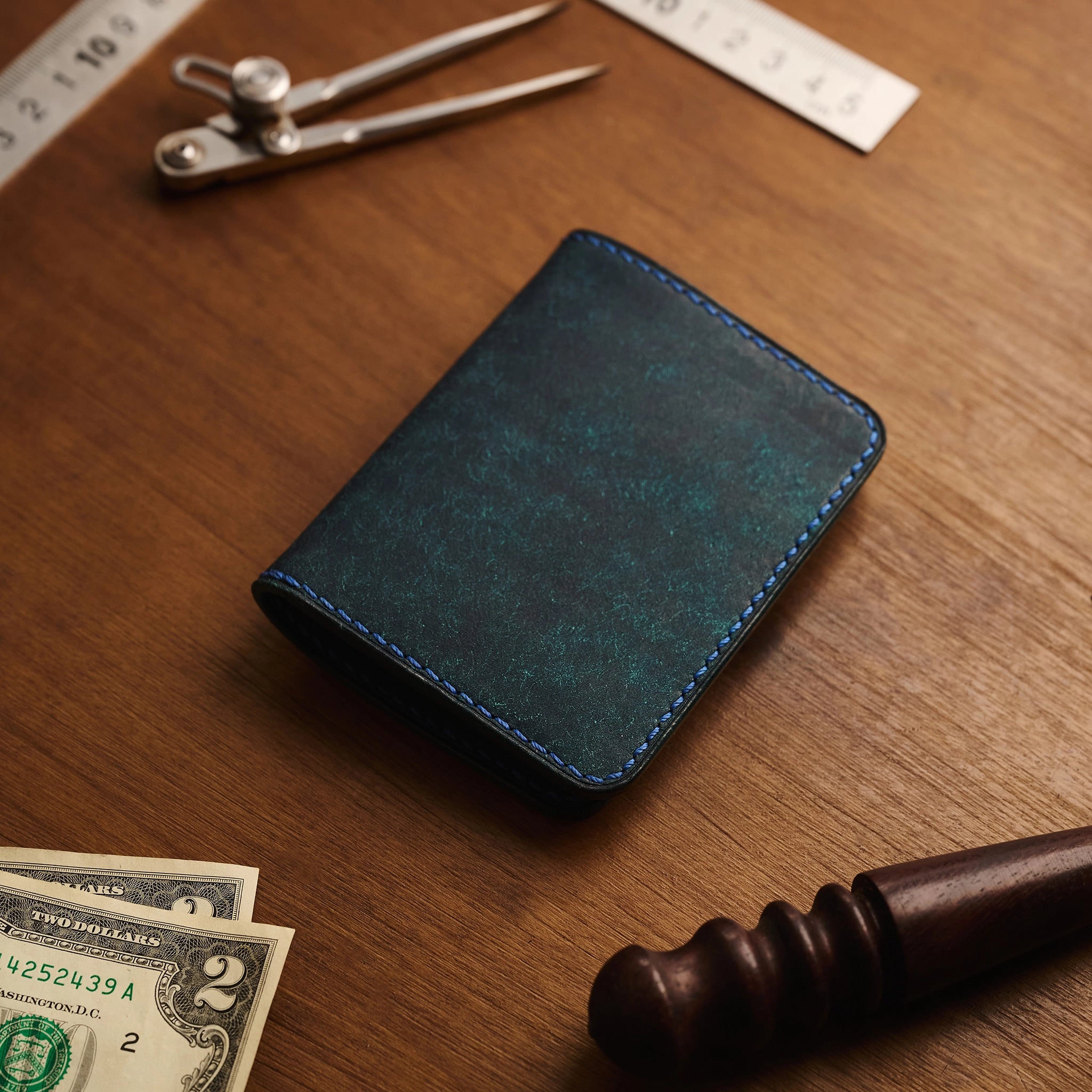 Pueblo Leather Vertical Bifold Card Holder Ver 2