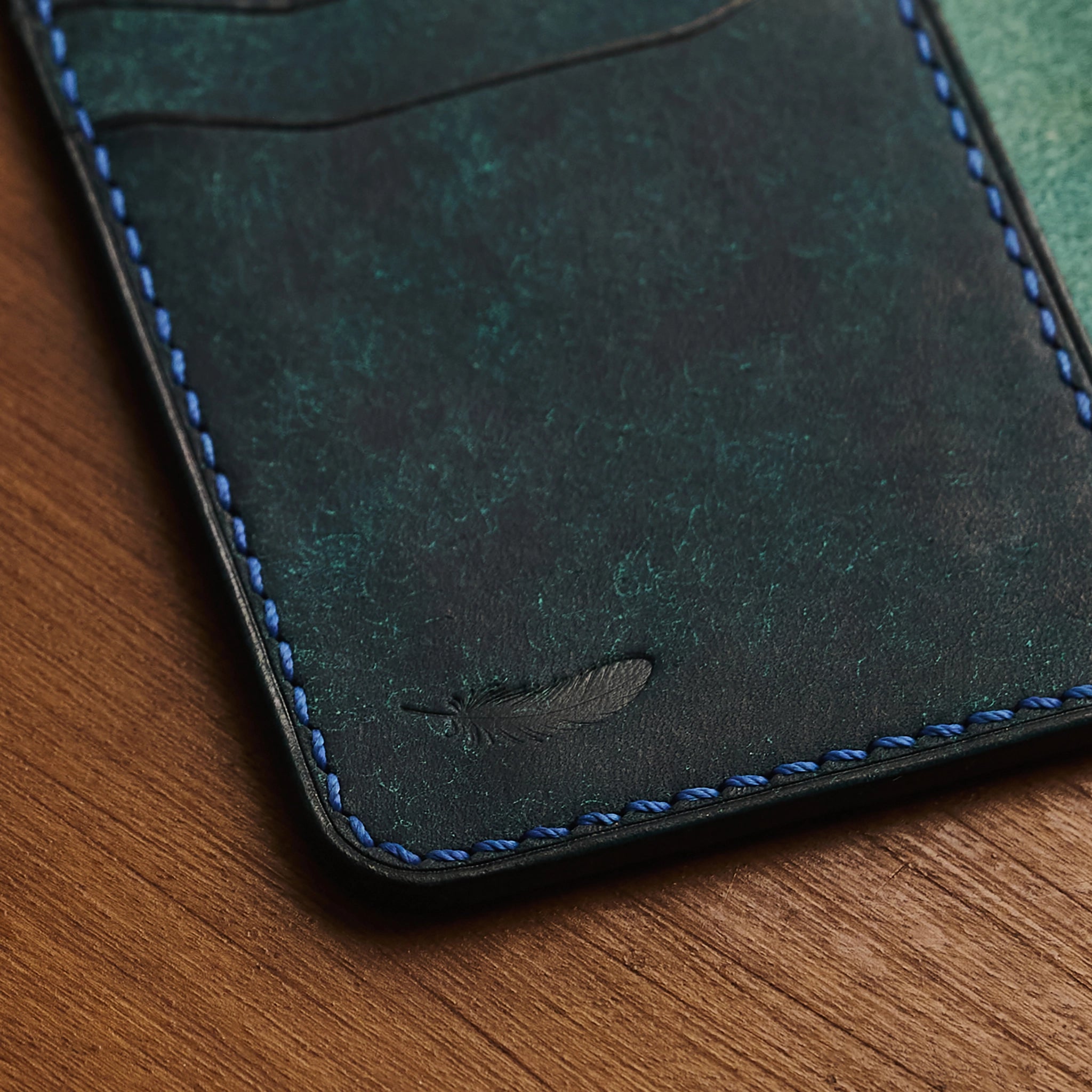 Pueblo Leather Vertical Bifold Card Holder Ver 2