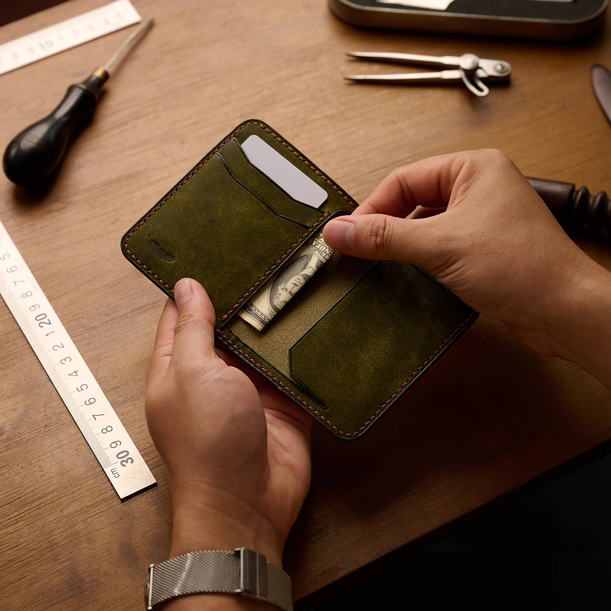 Pueblo Leather Vertical Bifold Card Holder Ver 2
