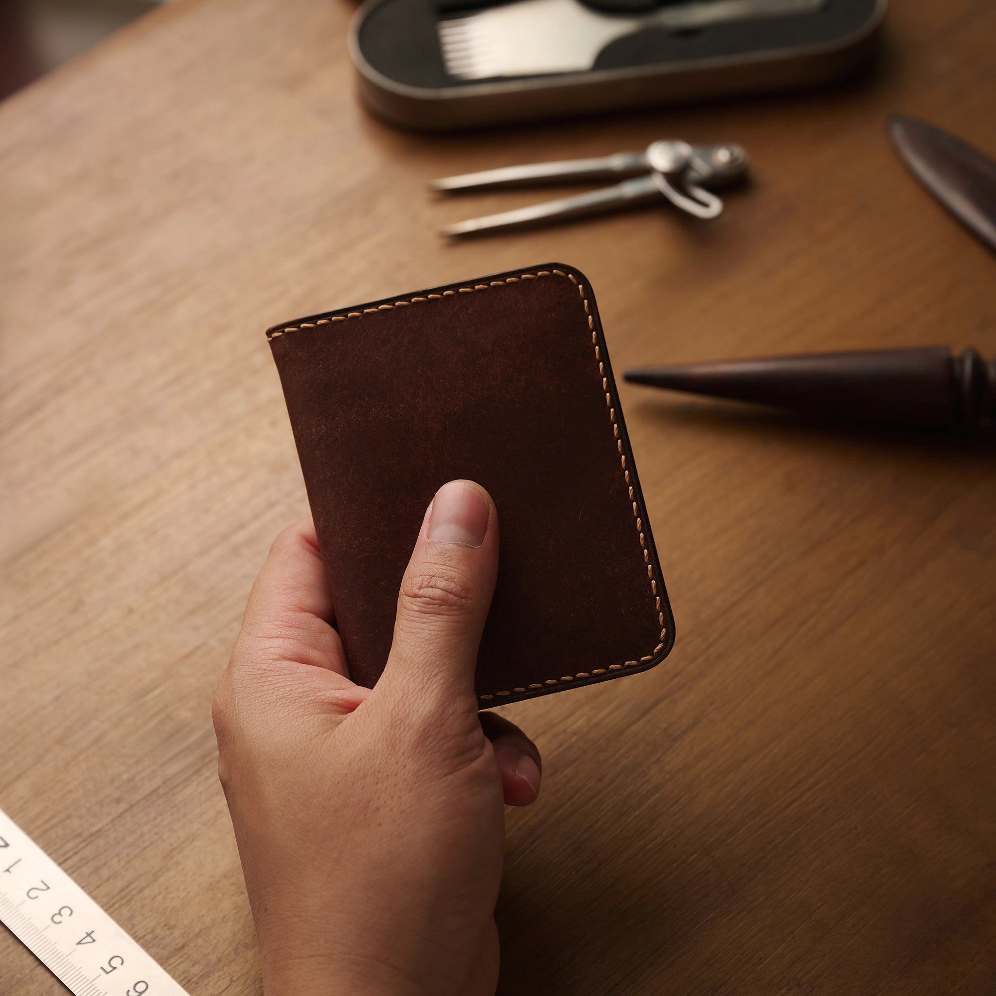 Pueblo Leather Vertical Bifold Card Holder Ver 2