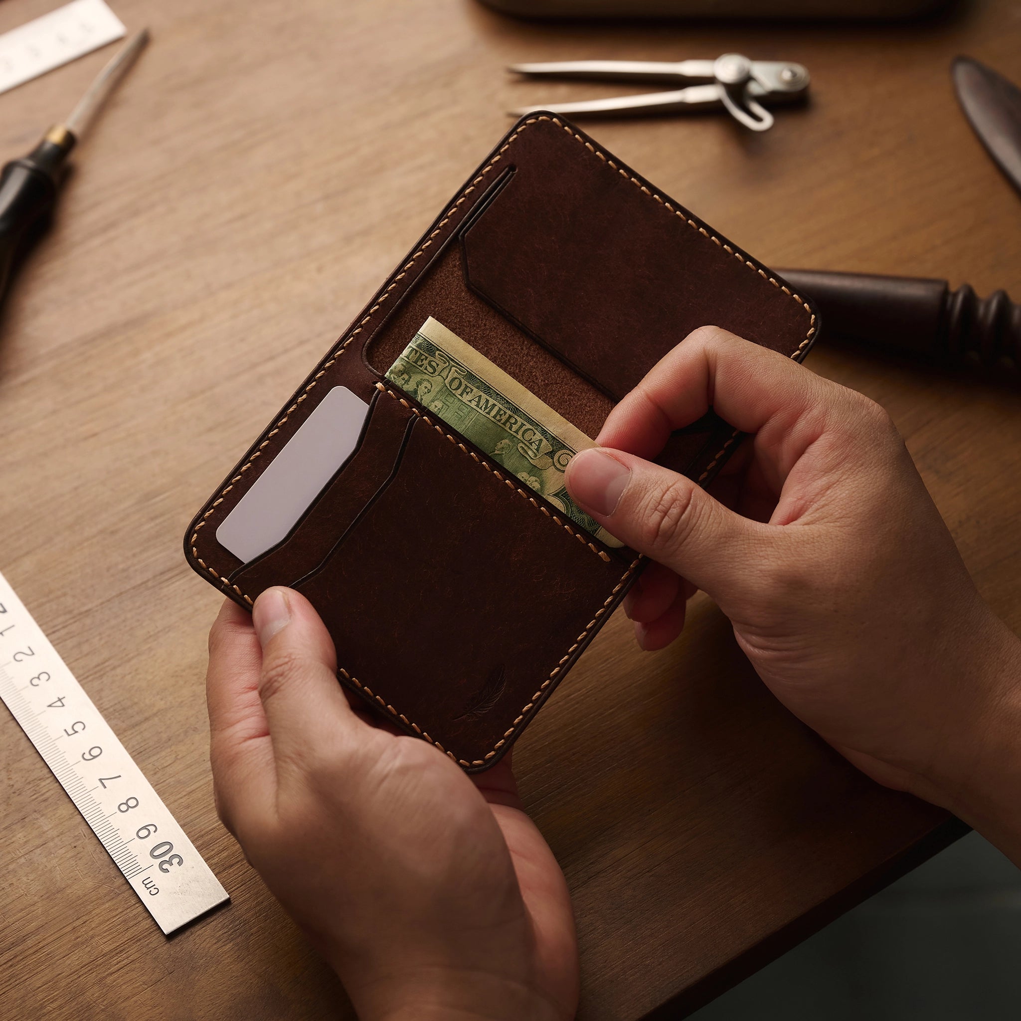 Pueblo Leather Vertical Bifold Card Holder Ver 2