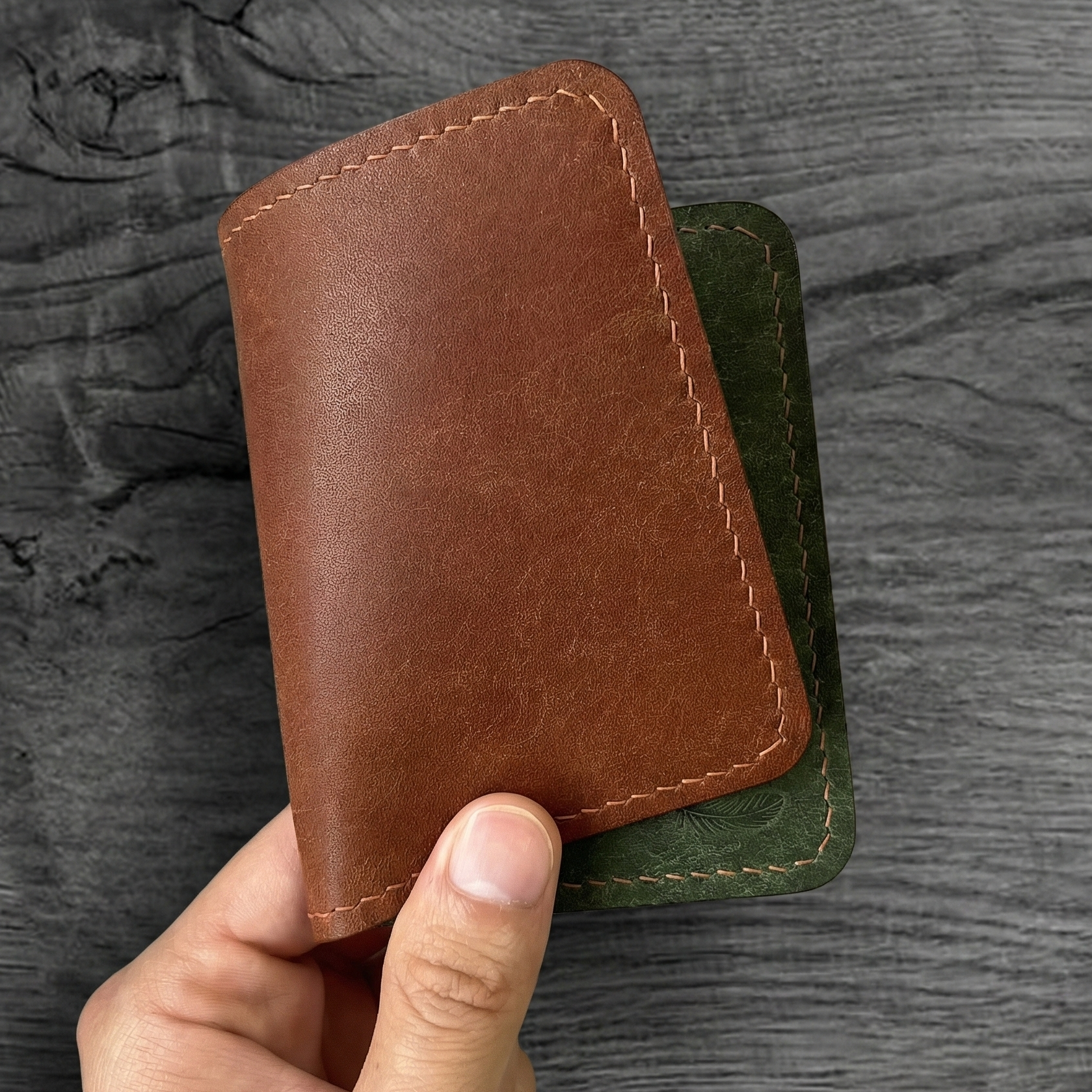 Pueblo Leather Vertical Bifold Card Holder Ver 1