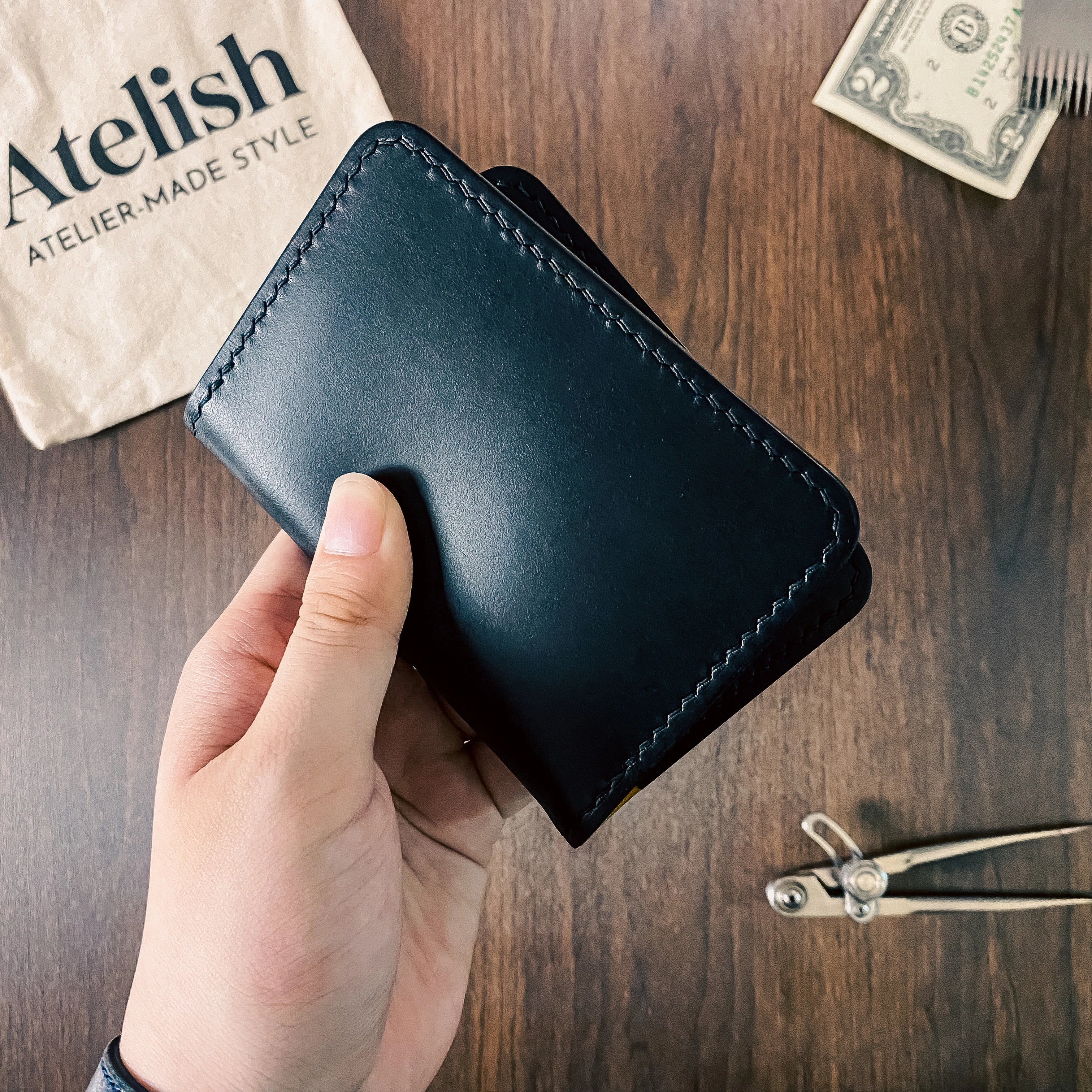 Atelish Buttero Two-Tone Slim Bifold Card Holder