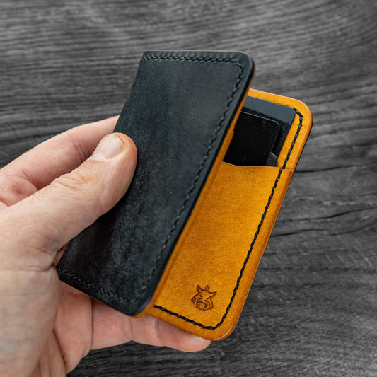 Minimalist Front‑Pocket Card Holder – Handmade Italian Veg‑Tanned Leather