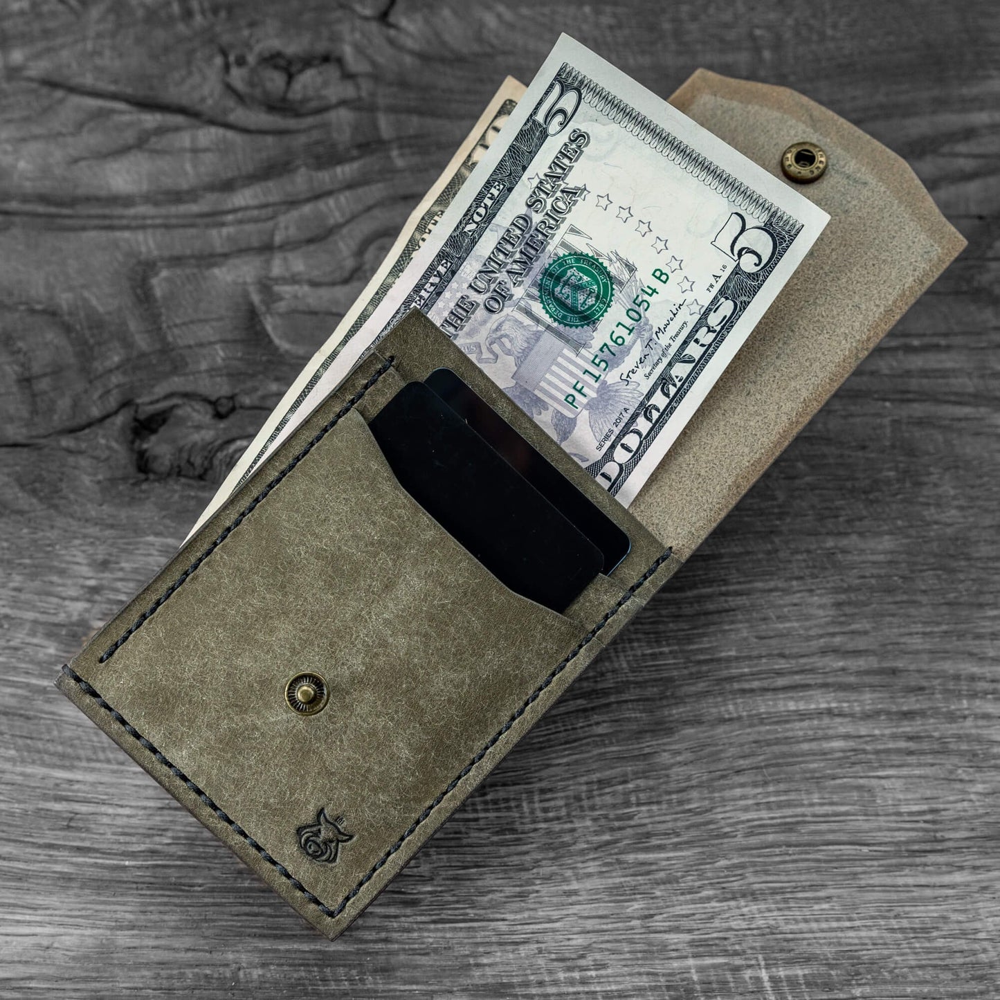 Minimalist Leather Card Holder – Slim Front Pocket Wallet