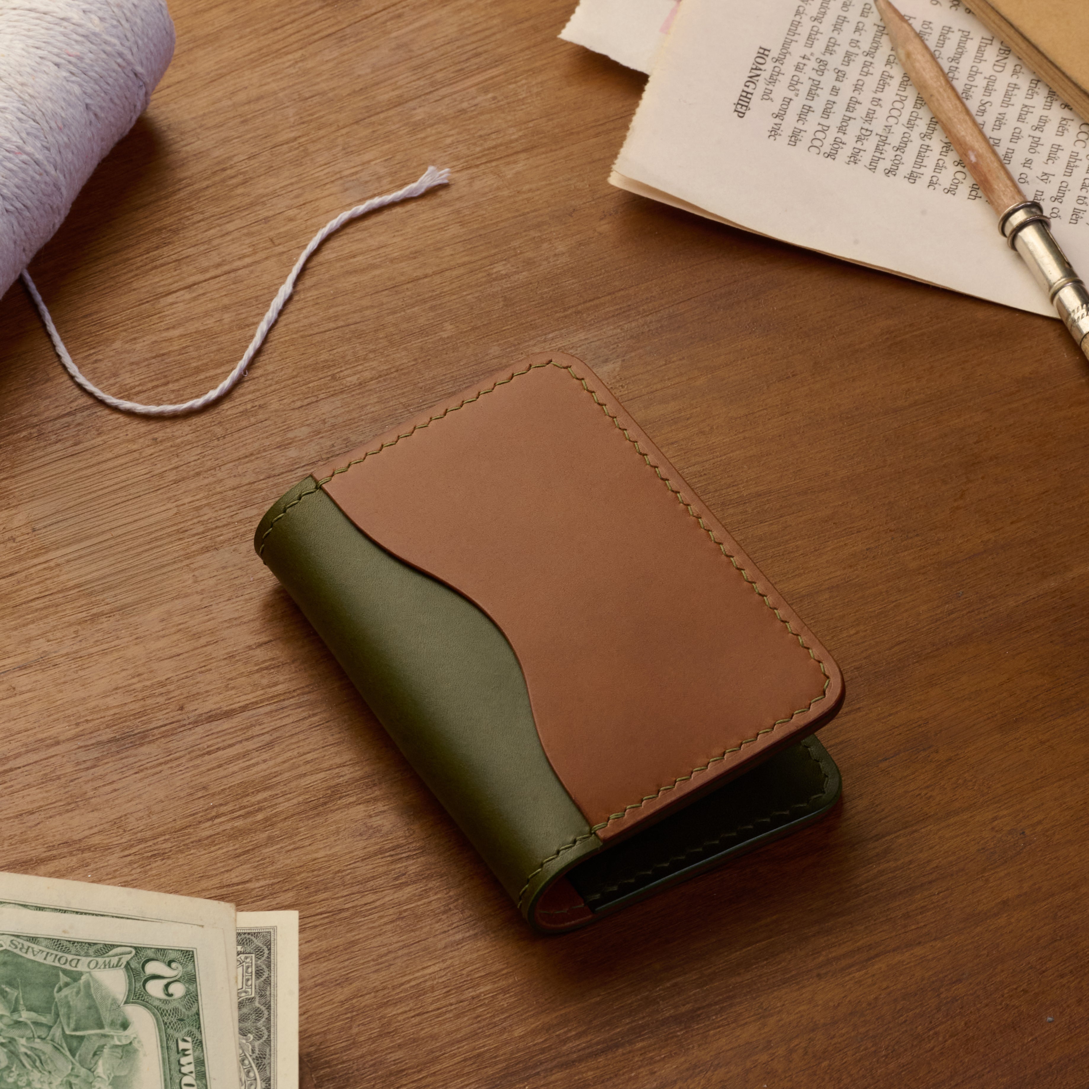 Atelish Buttero Two-Tone Slim Bifold Card Holder
