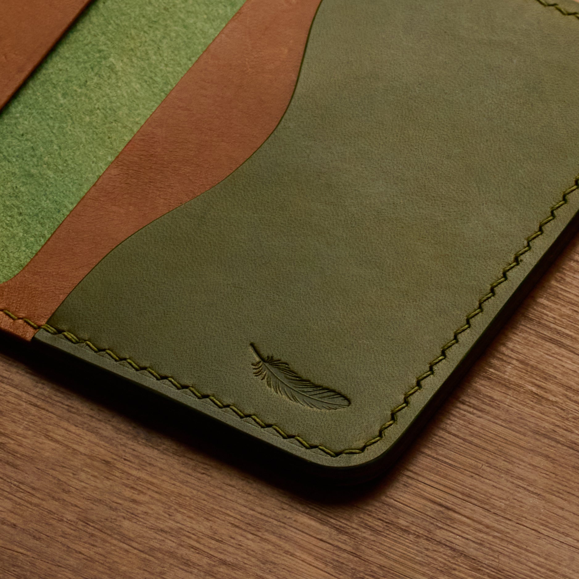 Atelish Buttero Two-Tone Slim Bifold Card Holder