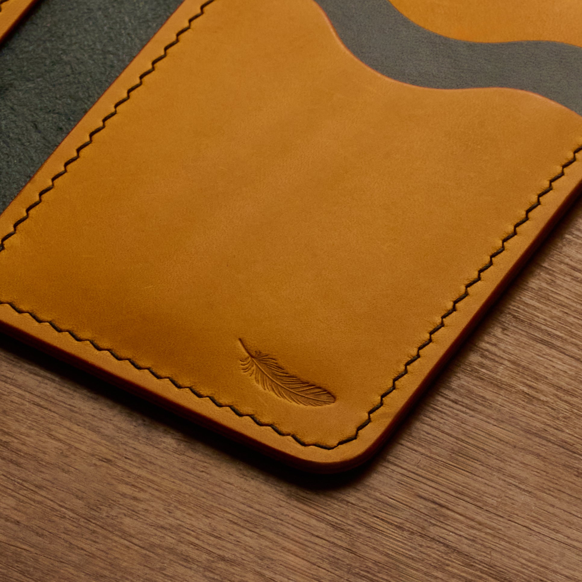 Atelish Buttero Leather Bifold Card Holder